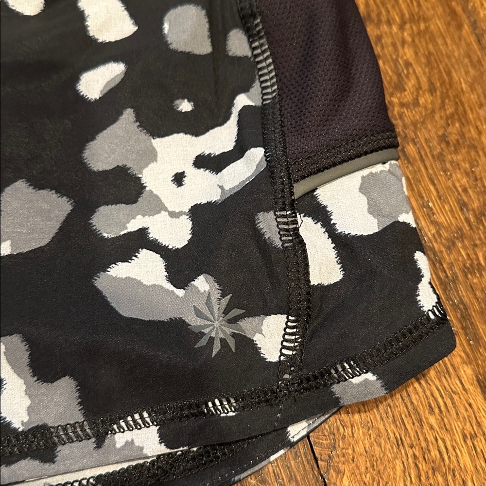 Athleta Mid Rise Run Short - Picture 2 of 9